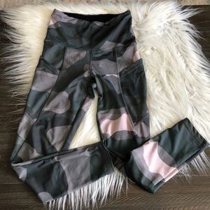 Strut This camo leggings size Small